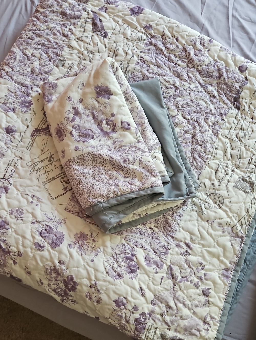 Floral Quilted Bedspread in Lavender and Cream - Elegant Home Bedding